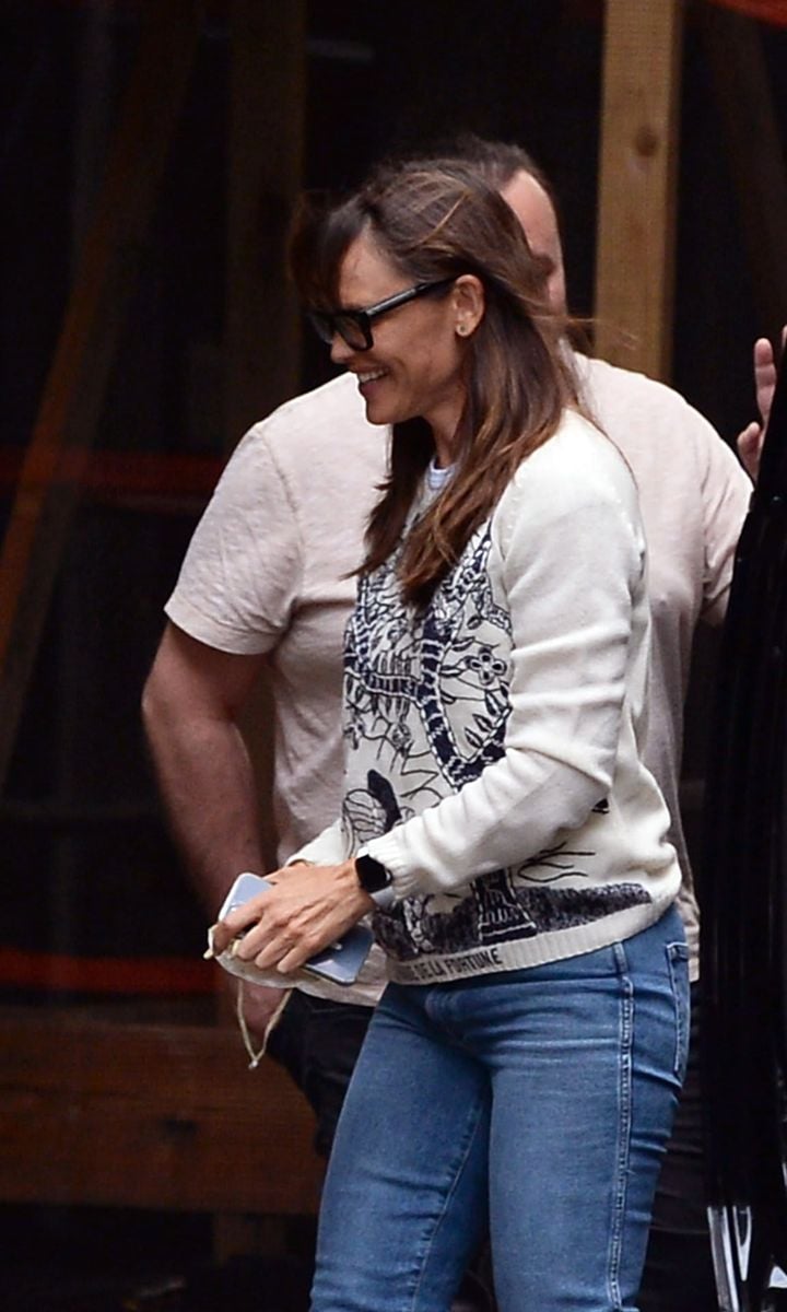 Jennifer Garner out with ex boyfriend