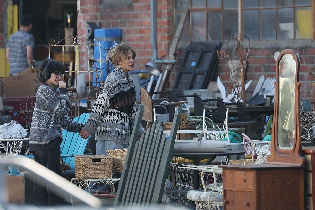 Jennifer Lopez & Emme enjoy cozy antique shopping day— Check out the sweet photos