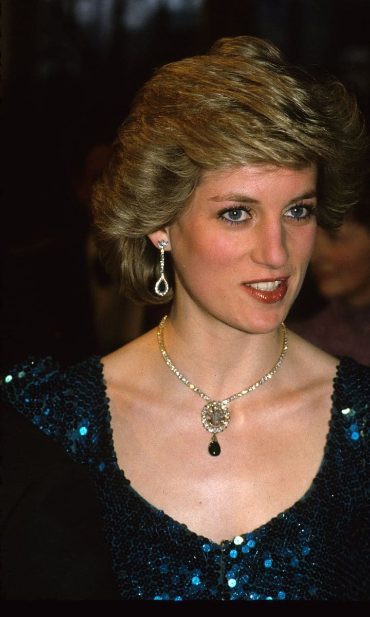 Princess Diana favoured short necklaces that showed off her graceful neck
