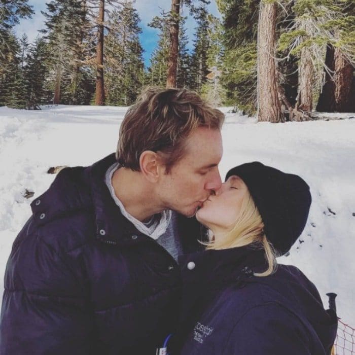 December 22: Kristen Bell and her snow cutie Dax Shepard shared a kiss on the slopes in Mammoth, California.
Photo: Instagram/@kristenbell