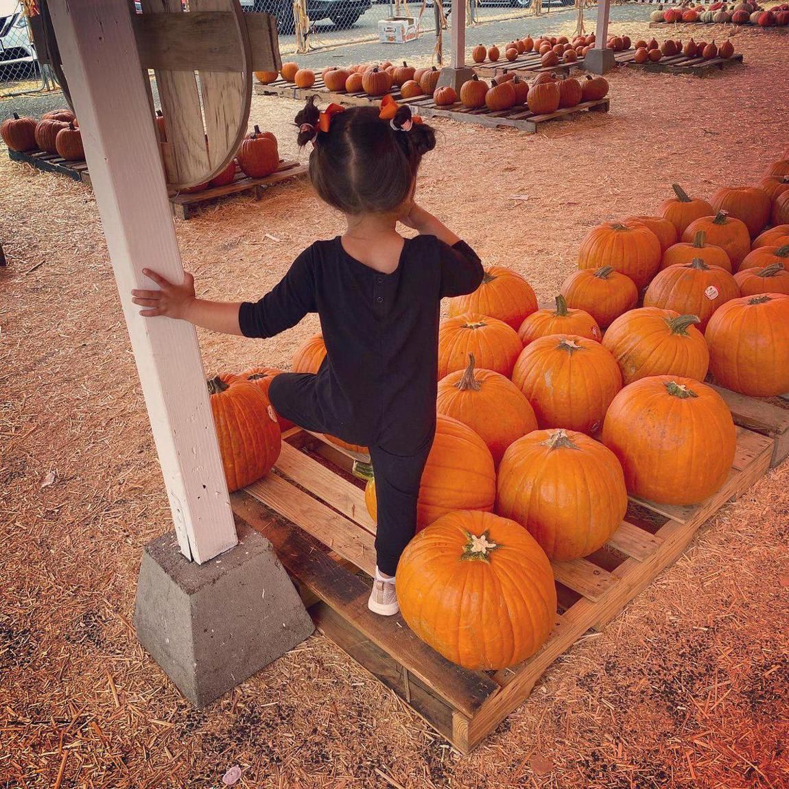 Mindy Kaling's daughter visited a pumpkin patch ahead of Halloween