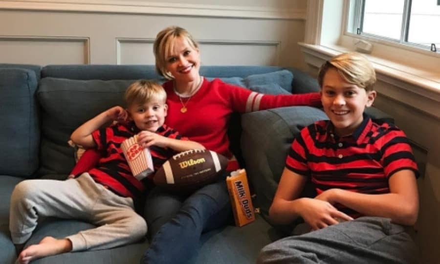 Reese Witherspoon and her boys, Deacon and Tennessee were all about the red and black during their celebration.
Photo: Instagram/@reesewitherspoon