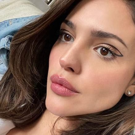 Eiza Gonzalez with the graphic eyeliner of the moment