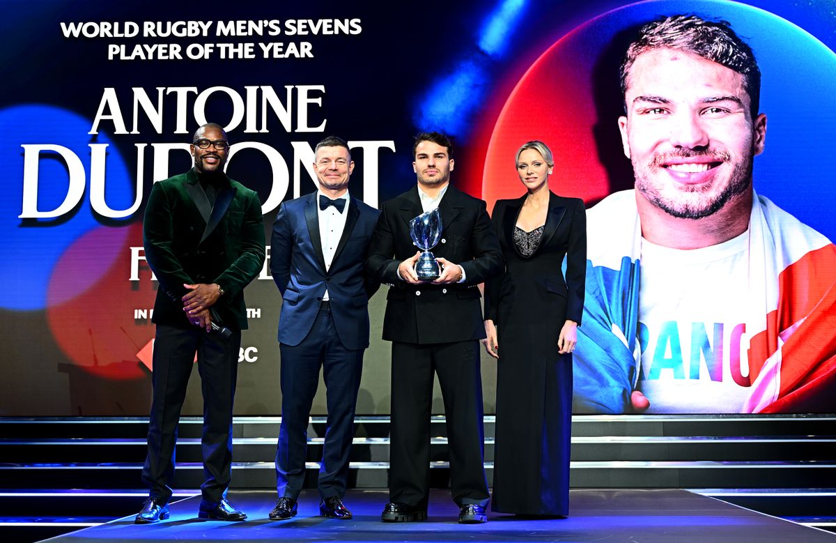  Ugo Monye and Brian O'Driscoll pose for a photo with Antoine Dupont of France as he is presented with the World Rugby Men's Sevens Player of the Year Award by Charlene, Princess of Monaco, during the World Rugby Awards on November 24, 2024 in Monaco, Monaco. (Photo by Mattia Ozbot - World Rugby/World Rugby via Getty Images)