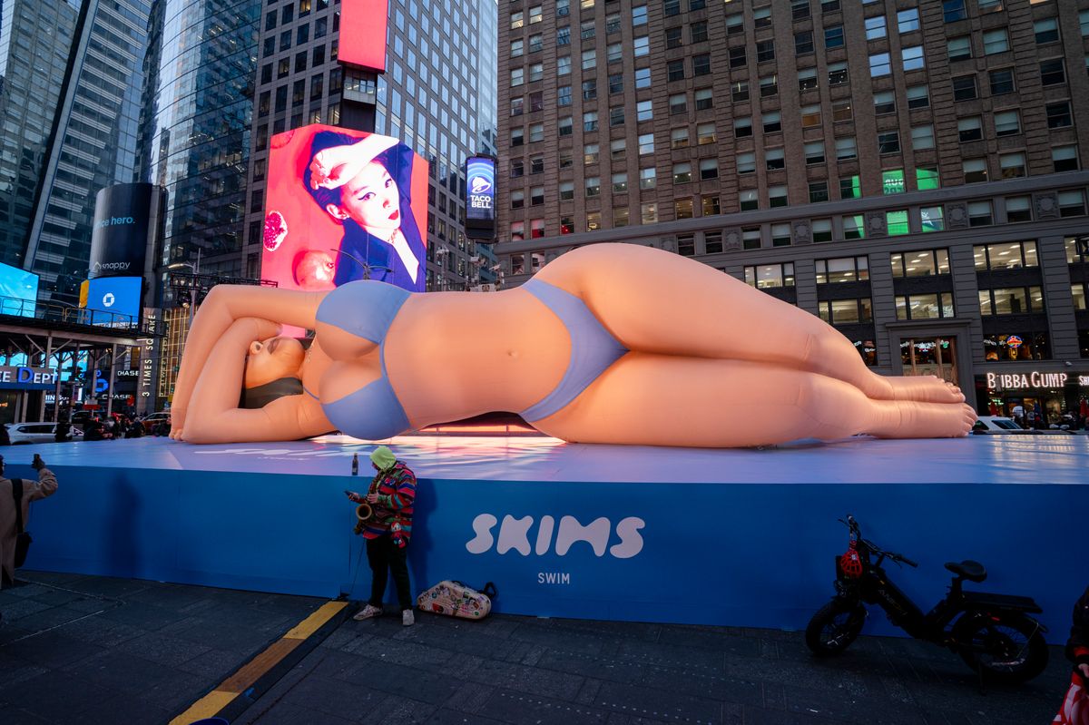 The float is giving city goers there change to be up close to a bikini-clad Kim balloon