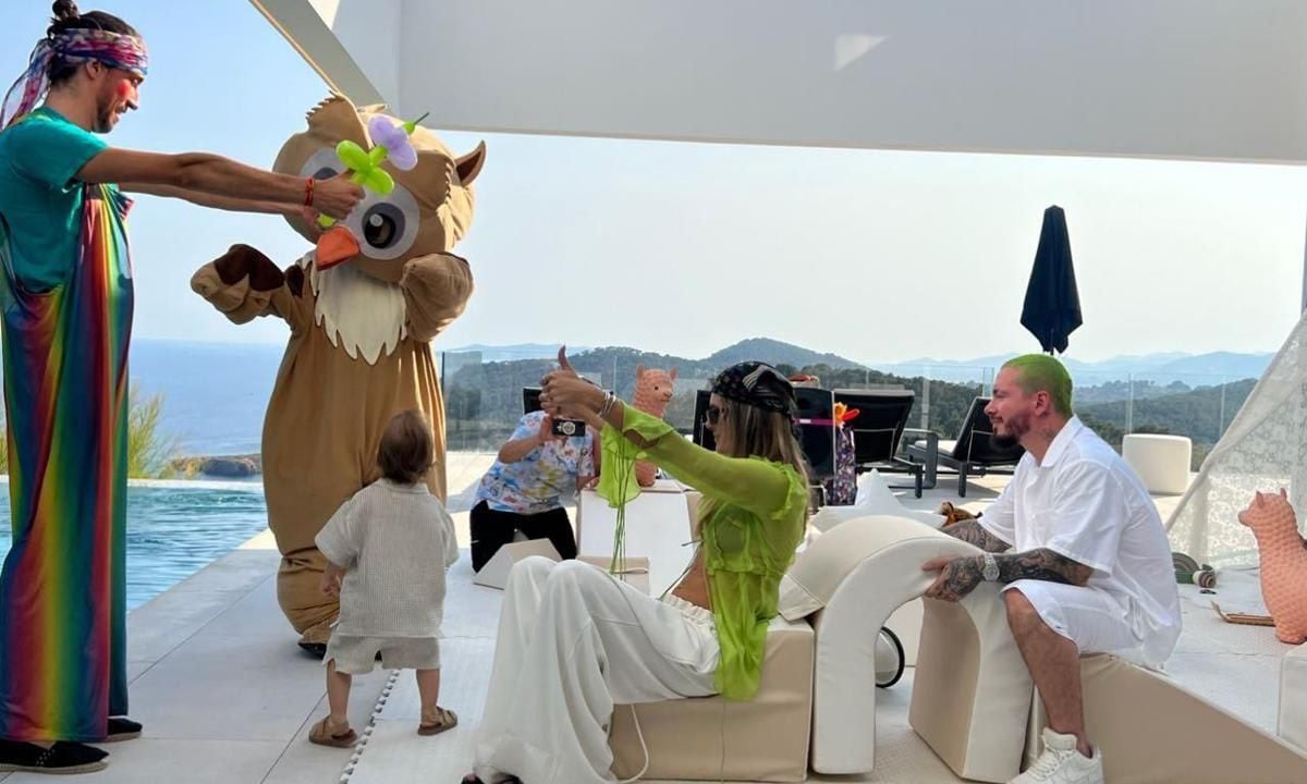 J Balvin y Valentina Ferrer celebran a su hijo Rio