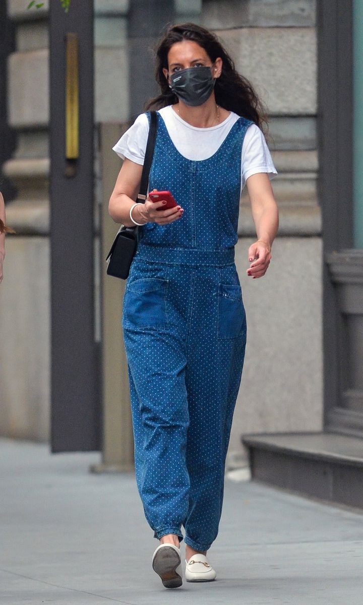 Katie Holmes a solo walk in NYC