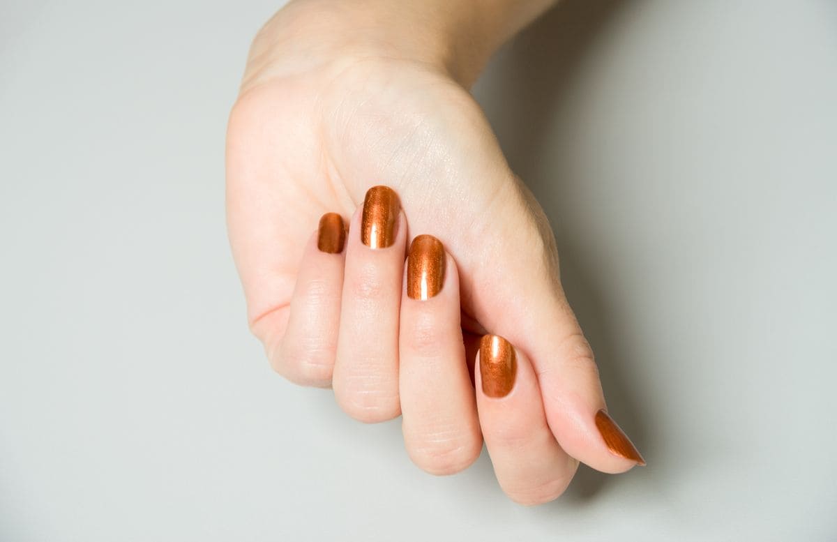 Cinnamon roll manicure