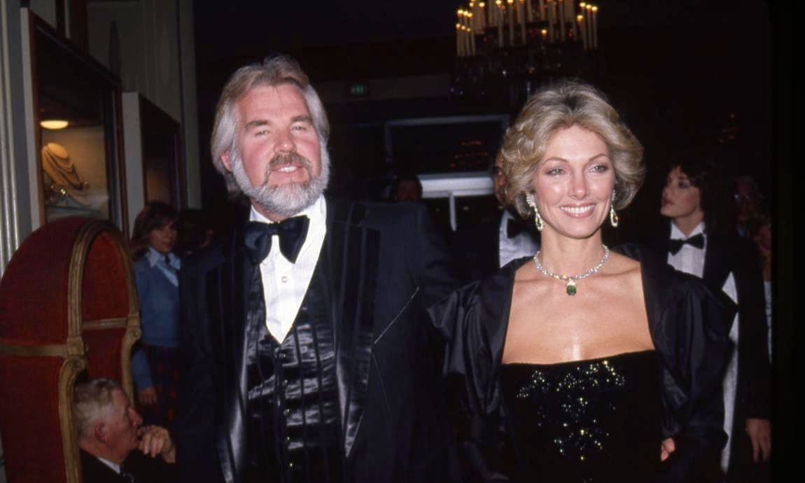 Kenny Rogers & Wife Attend An Event