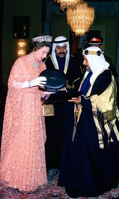 During a gift exchange with the Amir Of Bahrain in 1979.
<br>
Photo: Getty Images