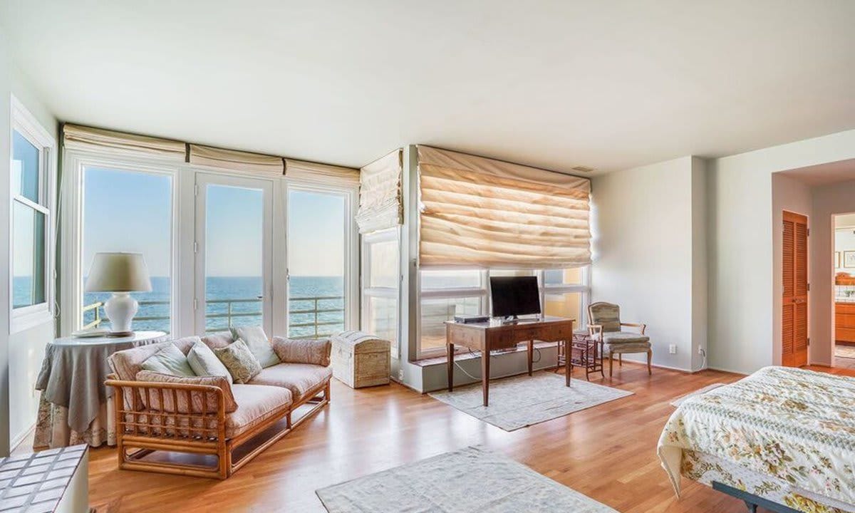 Tyra Banks Malibu beach front property Bedroom