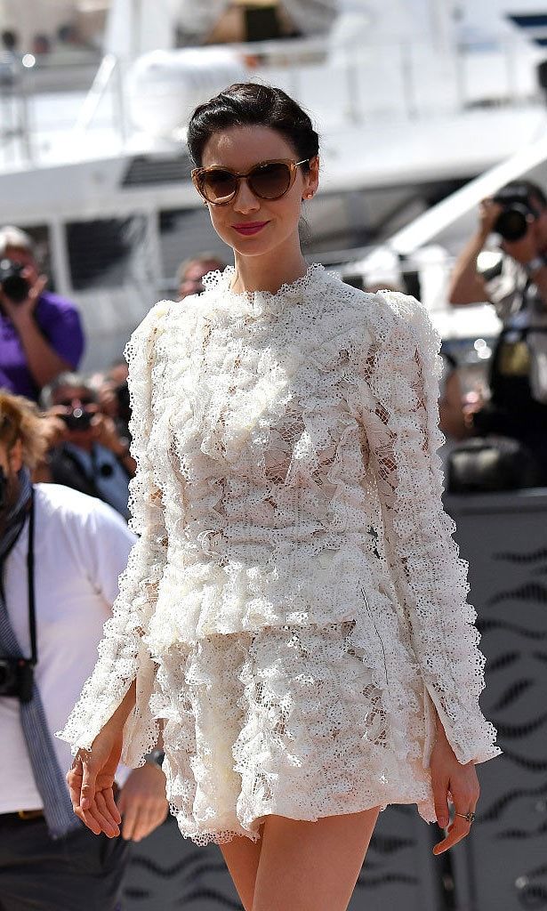 Hello, fabulous. Actress Caitriona Balfe stunned in a white lace Louis Vuitton ensemble for the <i>Money Monster</i> photocall.
<br>
Photo: GC Images