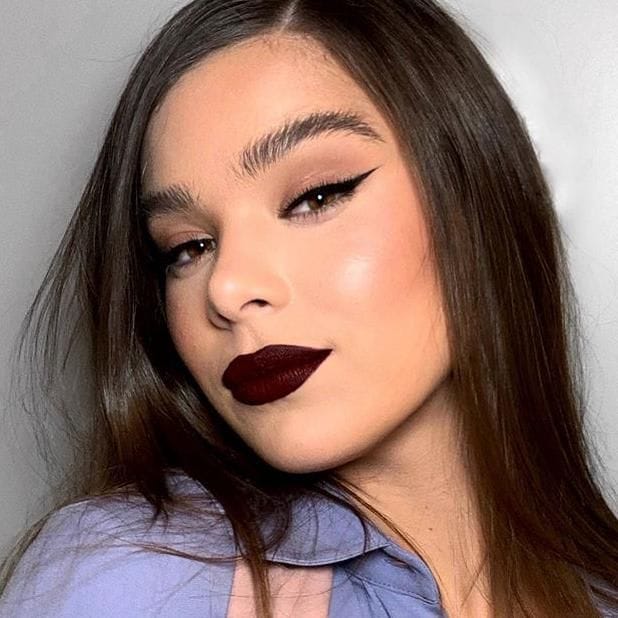 Hailee Steinfeld with dark colored lips