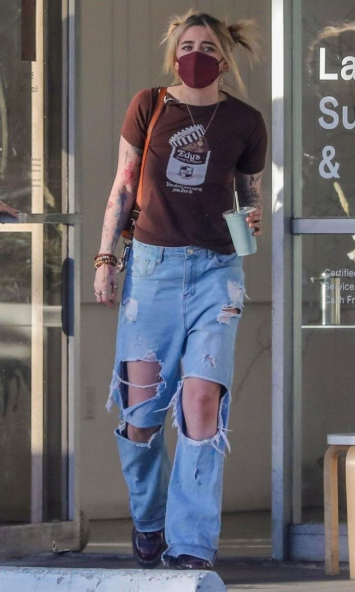 Paris Jackson shows off her grunge style while out getting a smoothie