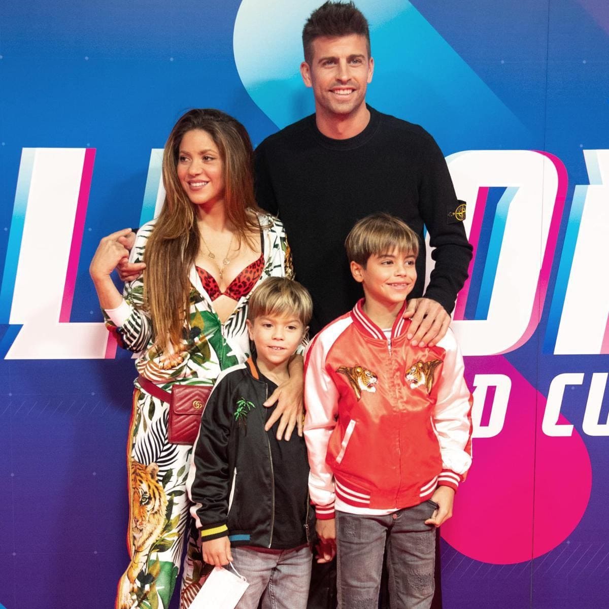 Shakira y Piqué con sus hijos Milan y Sasha