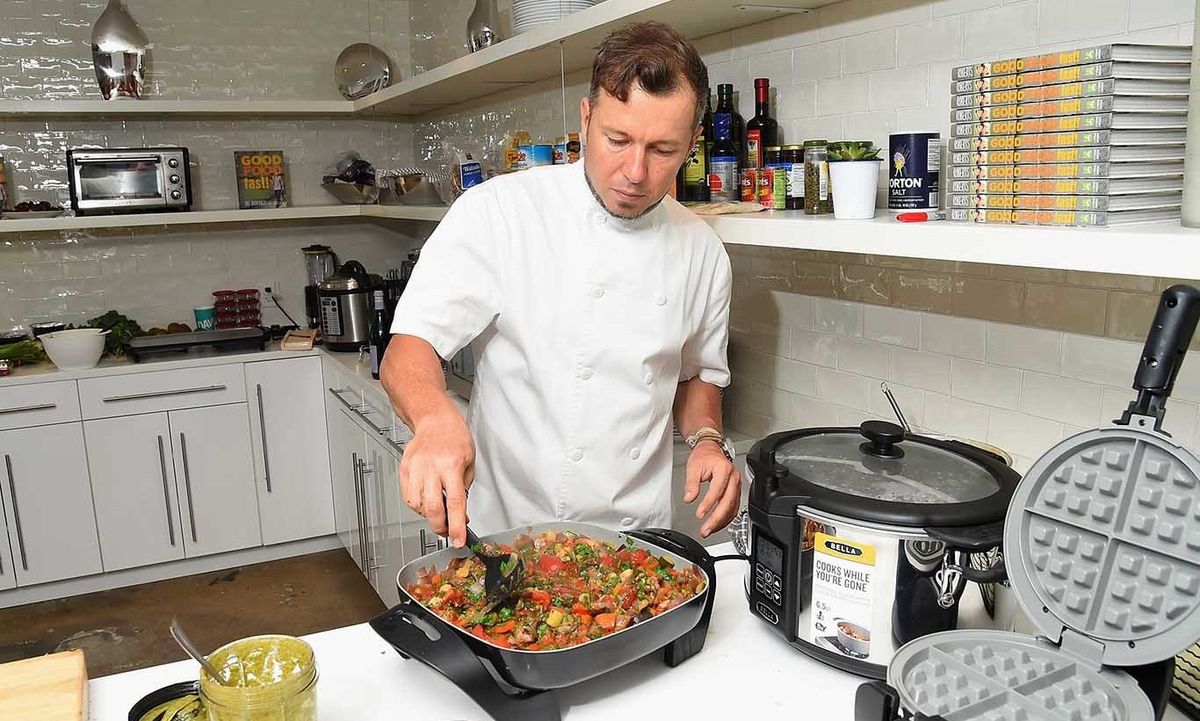 August 25: Celebrity chef Jason Roberts whipped up some meals from his new cookbook "Good Food Fast" at the BELLA housewares product preview in New York City.
<br>
Photo: Getty Images