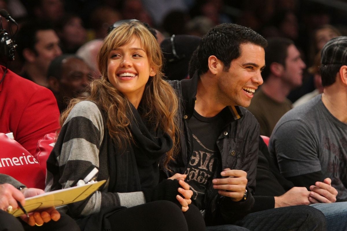 Jessica Alba and Cash Warren attend the Los Angeles Lakers vs Golden State Warriors game at the Staples Center on December 9, 2007 