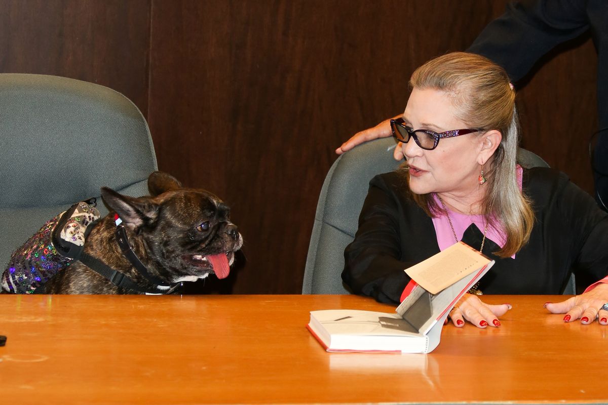 Carrie Fisher firma copias de su libro "La princesa diarista" con Gary