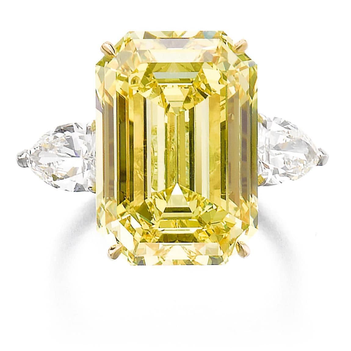 IMPORTANT FANCY VIVID YELLOW DIAMOND RING. ESTIMATE CHF 880,000–1,270,000