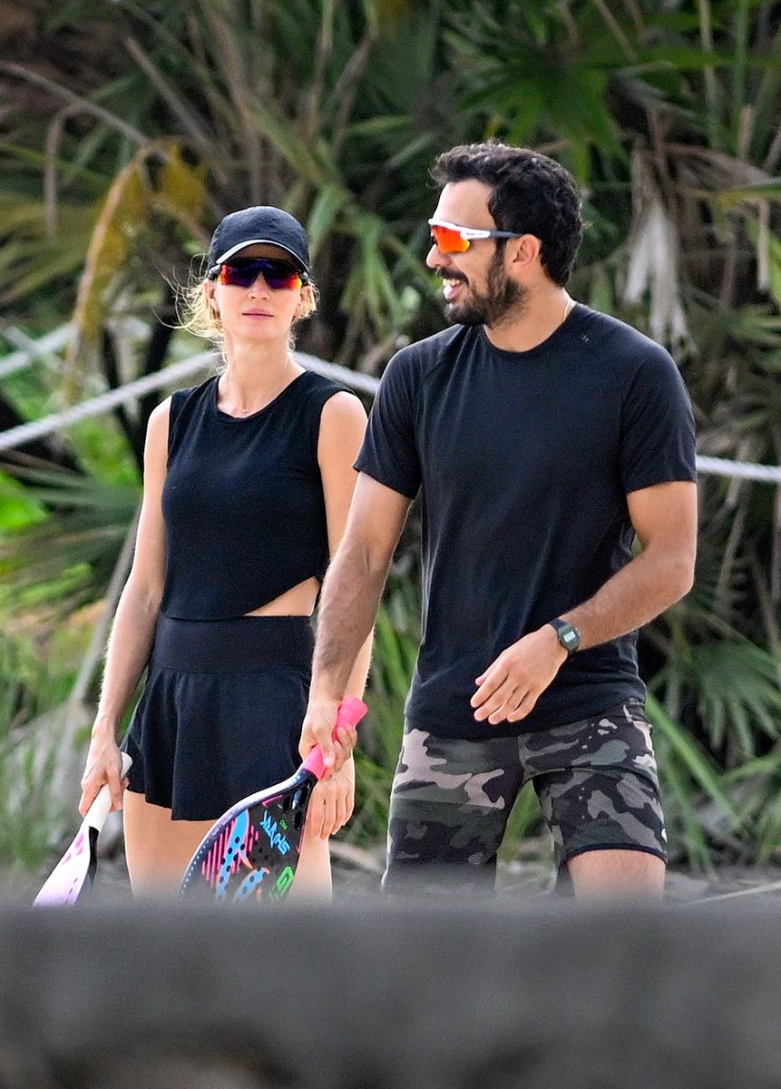 Gisele Bundchen and her boyfriend Joaquim Valente are spotted enjoying a game of beach tennis with some friends in Miami. 