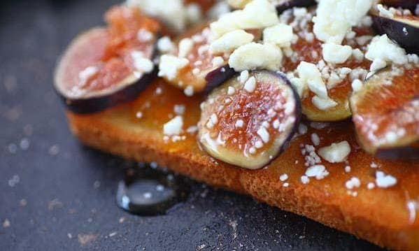 Figs with goat’s cheese and honey