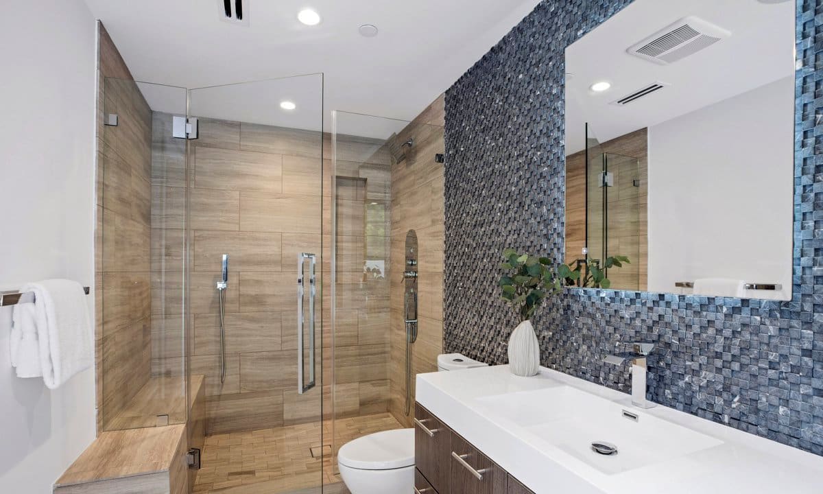 Master bathroom in Brooklyn Beckham's new home