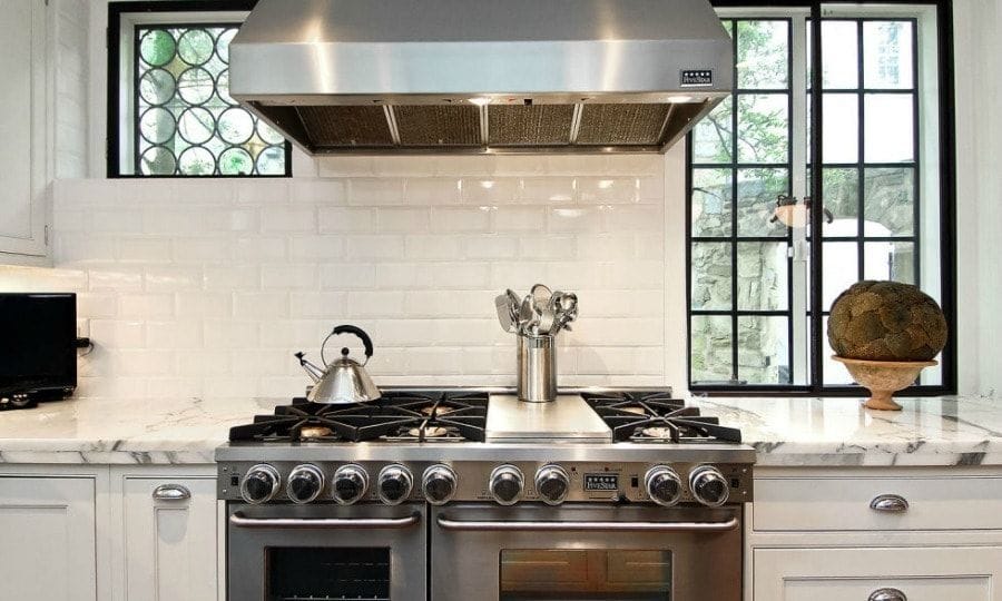 <b>Stove</b>
The former first family will share the neighborhood with first daughter Ivanka Trump and her family as well as the founder of Amazon, Jeff Bezos.
Photo: Mark McFadden