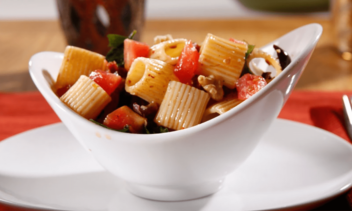 Barilla Mezzi Rigatoni with Fresh & Sundried Tomatoes, Black Olives & Toasted Walnuts