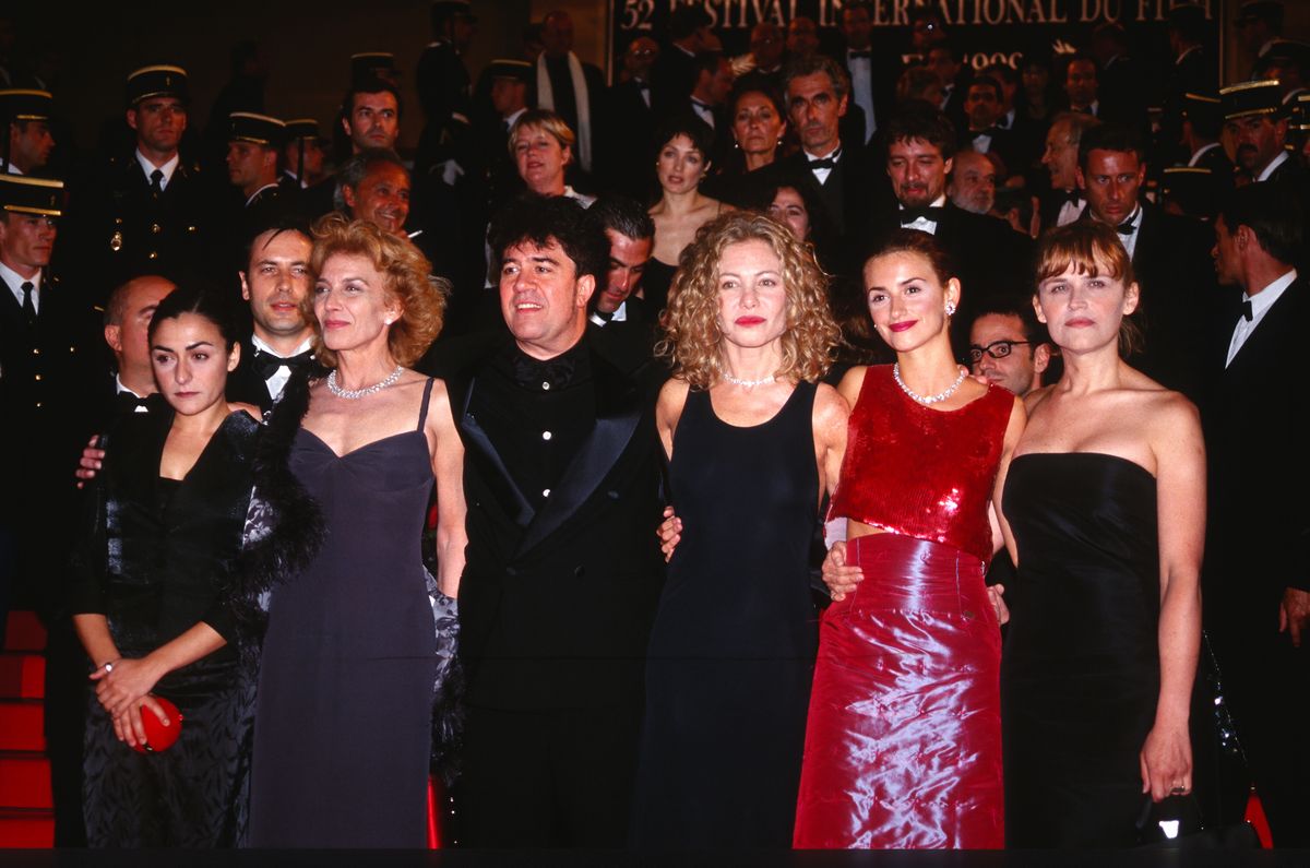 Marisa Paredes, Pedro Almodovar, Cecilia Roth, Penelope Cruz and Antonla San Juan at the 1999 Cannes Film Festival premiere of 'All About My Mother'