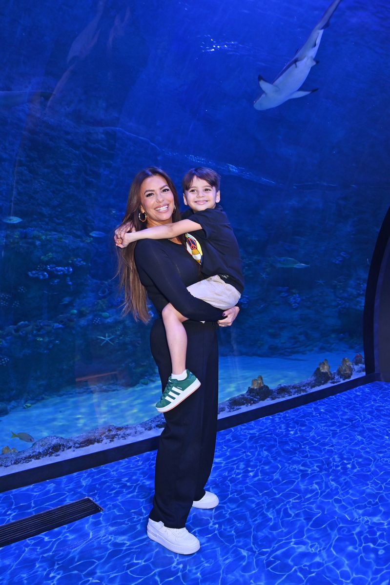 Eva Longoria y su hijo Santiago Enrique Bastón