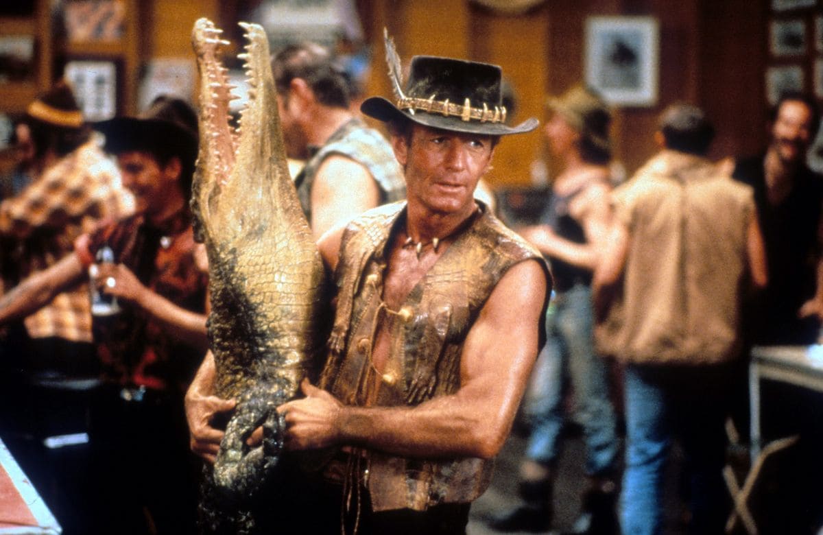 Paul Hogan y un cocodrilo en 'Crocodile Dundee'