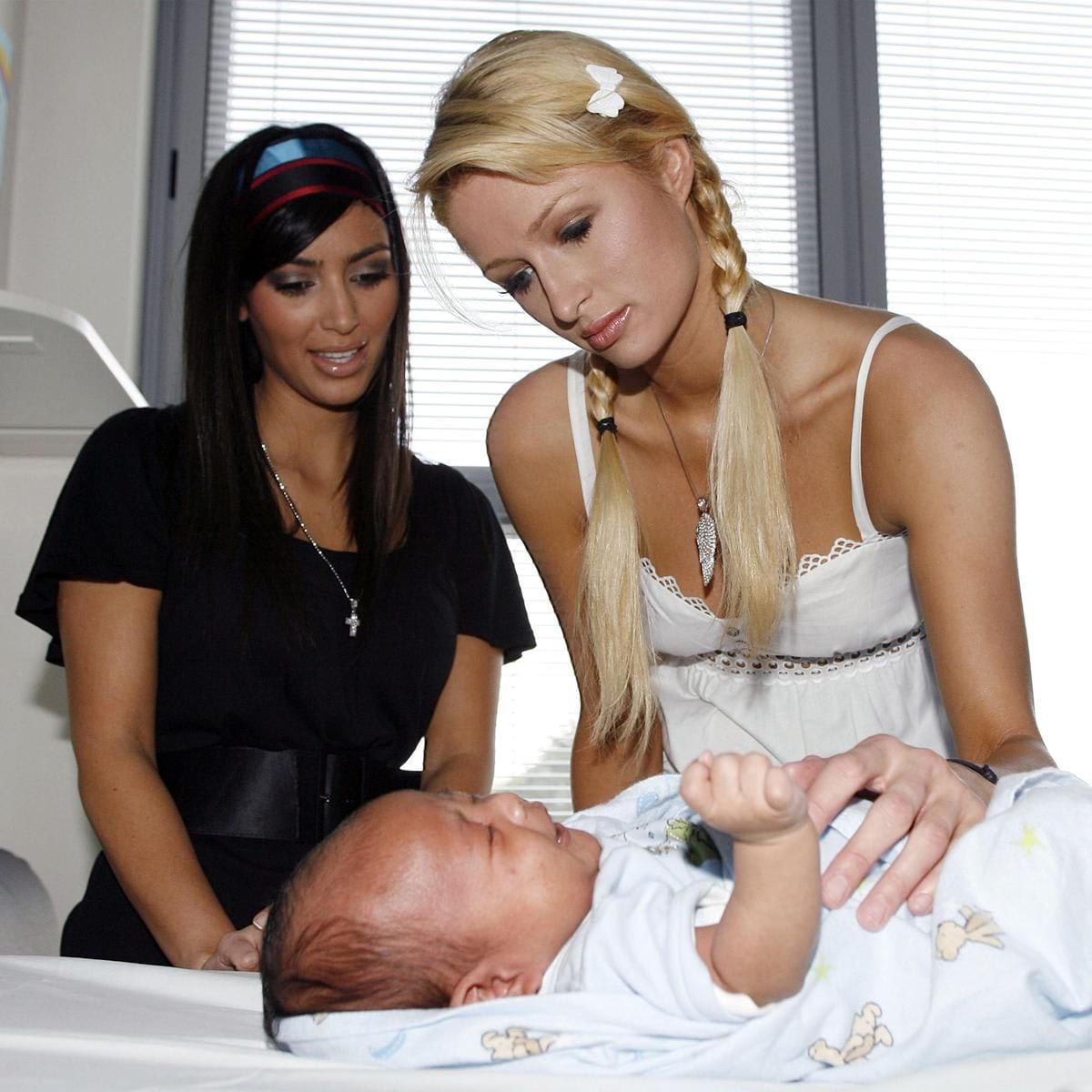 Paris Hilton Visits Royal North Shore Childrens Hospital in Sydney - December 30,2006