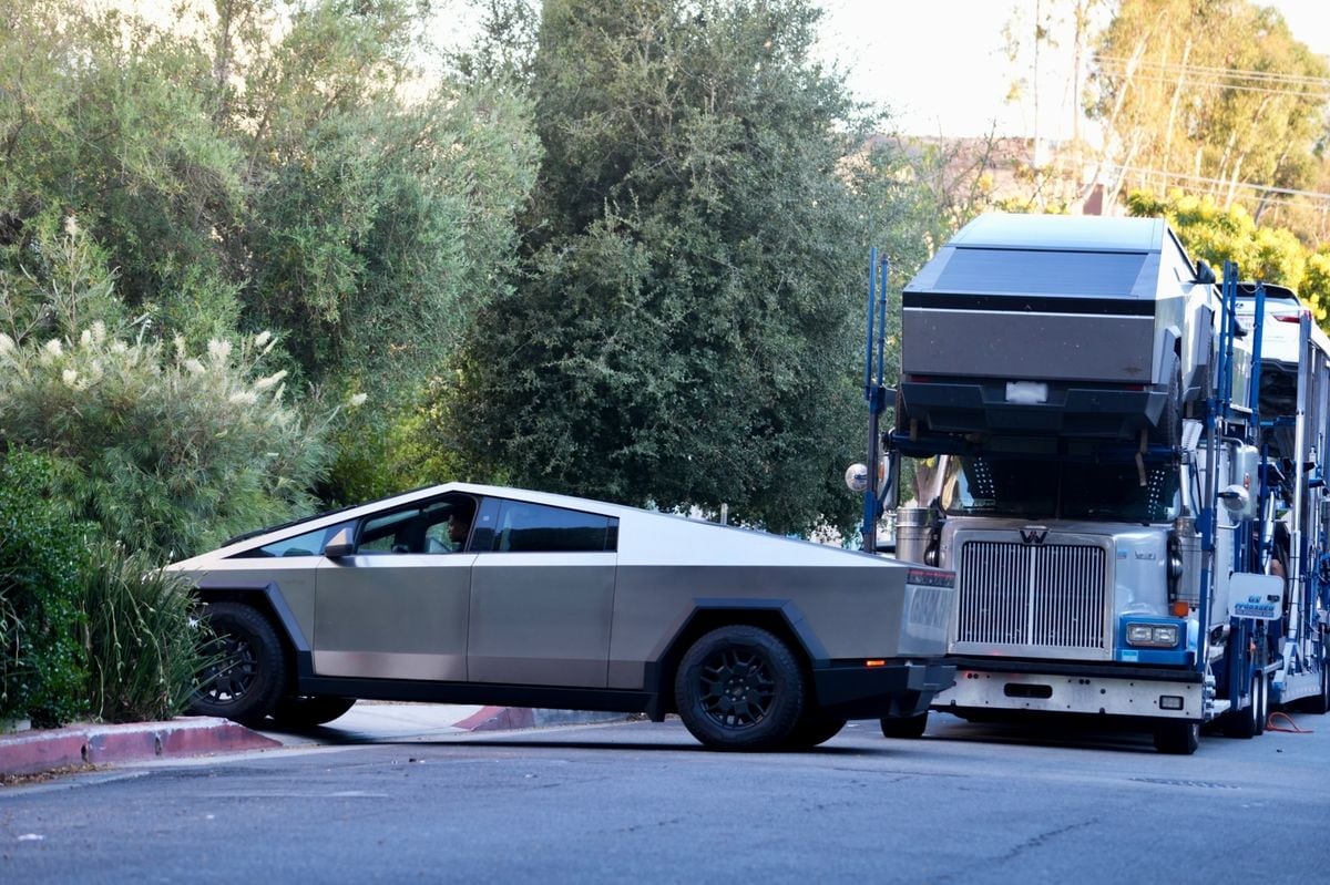 Kanye West recently took delivery of three new Cybertrucks