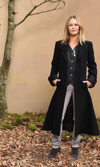 Vanessa Paradis kept it casual cool for the Chanel Paris show. Guests wandered through a fake forest to preview the season's collection.
Photo: Getty Images