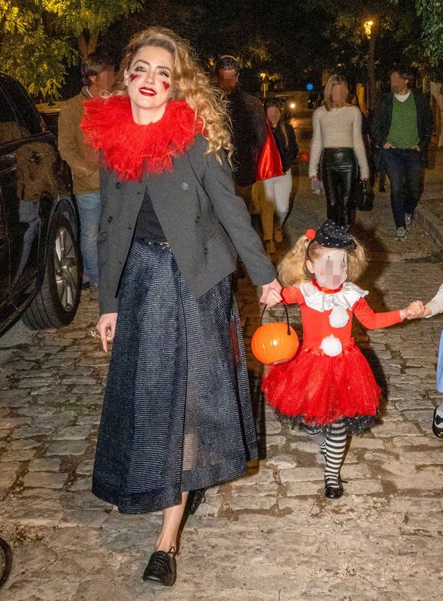 Amber Heard and her daughter