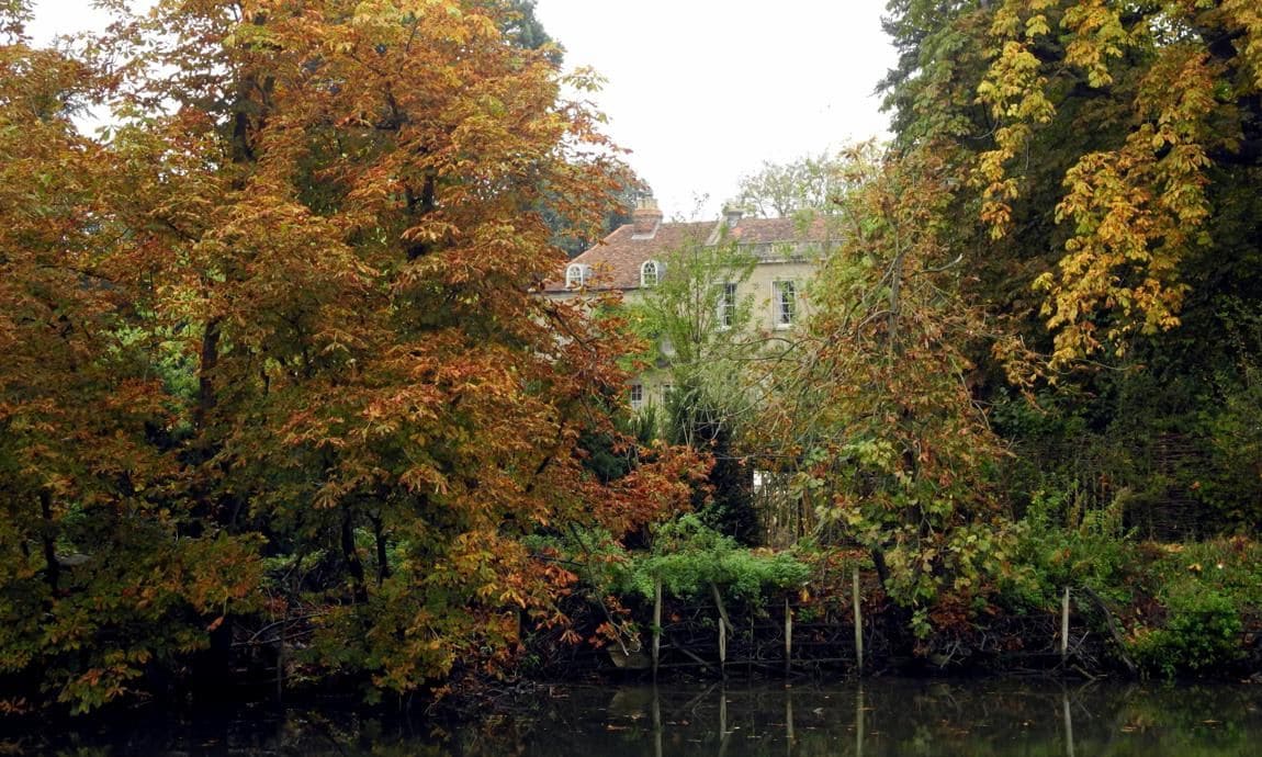 Clooney's English village