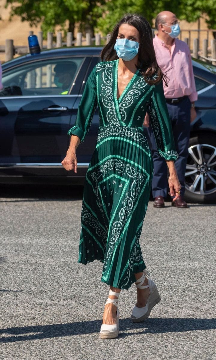 Letizia repeated her scarf print Sandro dress for her trip to Navarra wearing the paisley design with Macarena espadrille wedges.