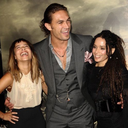 <a href="https://us.hellomagazine.com/tags/1/jason-momoa/"><strong>Jason Momoa</strong></a> showed off his rugged bad-boy look (courtesy of the man-bun), while sharing a giggle with Zoe Kravitz and Lisa Bonet at the L.A. premiere of <i>Conan The Barbarian</i>.
<br>
Photo: Getty Images