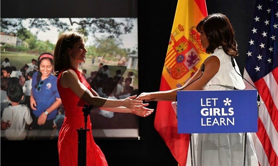 The first lady welcomed the Spanish Queen on to the stage at the conference in Madrid.
<br>
Photo: GERARD JULIEN/AFP/Getty Images