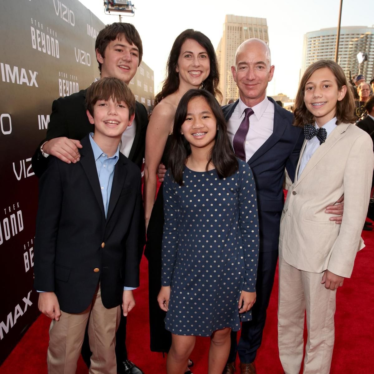 Jeff Bezos y sus hijos con MacKenzie Scott
