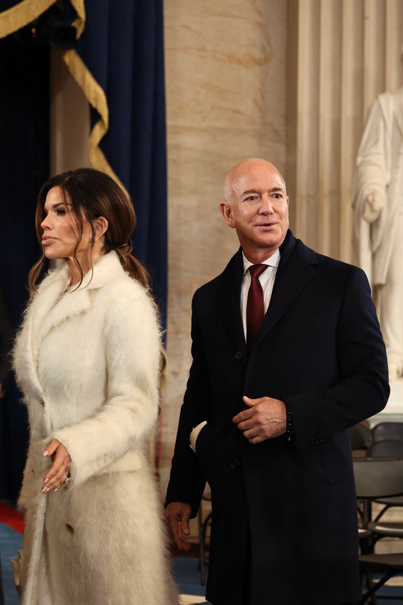 Jeff Bezos and his fiancee Lauren Sanchez 