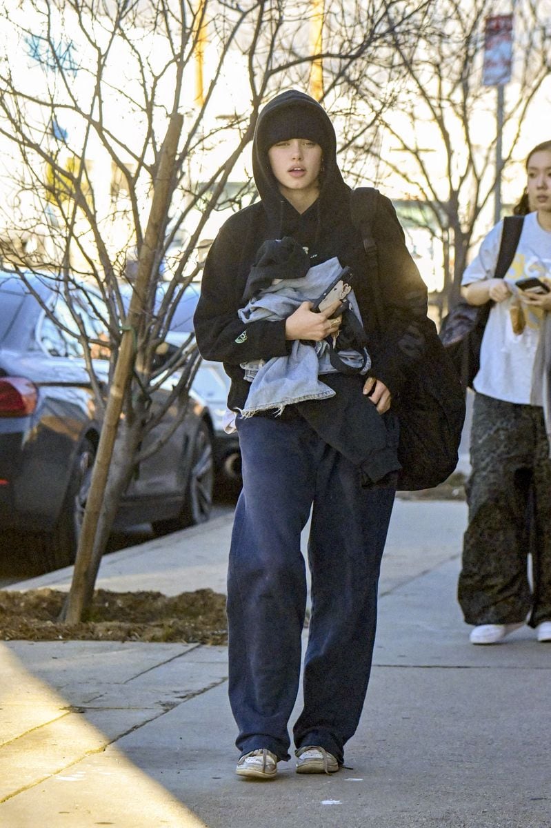 Shiloh was spotted in a black hoodie and sweats as she carried some clothes 