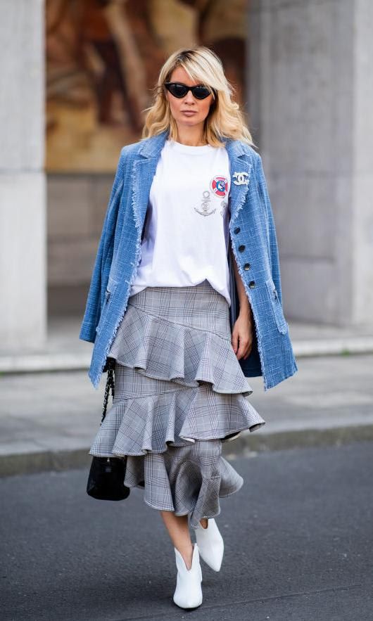 Full photo of woman with gray ruffled skirt