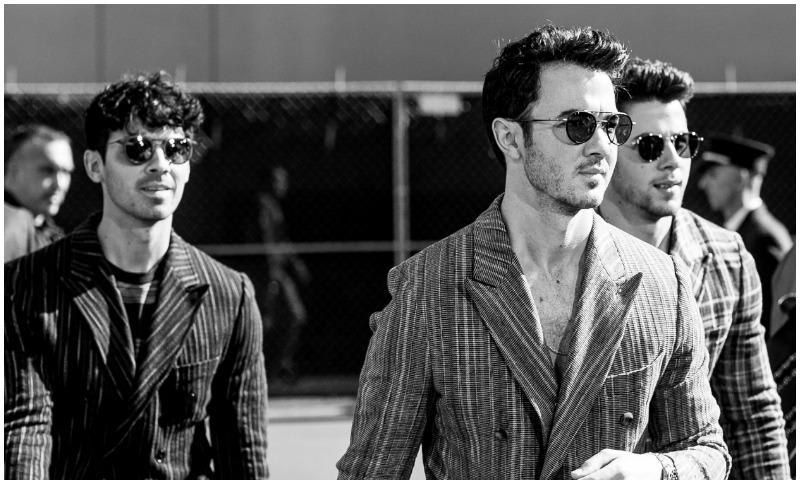 The Jonas Brothers will sing their iconic single 'When You Look Me In the Eyes'