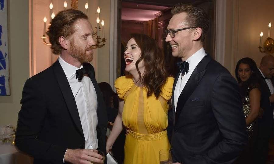 Damian Lewis, Michelle Dockery and Tom Hiddleston shared a laugh at the Bloomberg & Vanity Fair cocktail reception.
<br>
Photo: Getty Images