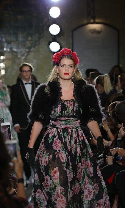 Lady Kitty Spencer walked for Dolce & Gabbana once again, but this time in London. The fashion house transformed the food hall of Harrods for an Italian Christmas.
Princess Diana's niece wrote on Instagram about the evening: "It's such an honour to walk for a brand that celebrates women, life, individuality & JOY - @dolcegabbana do this like no other! THANK YOU for having me again, I loved every moment! #dgfamily #dgloveslondon #dgharrods"
Photo: Getty Images