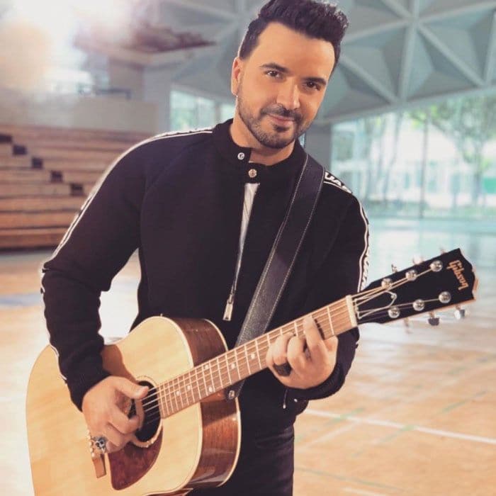 luis fonsi guitar