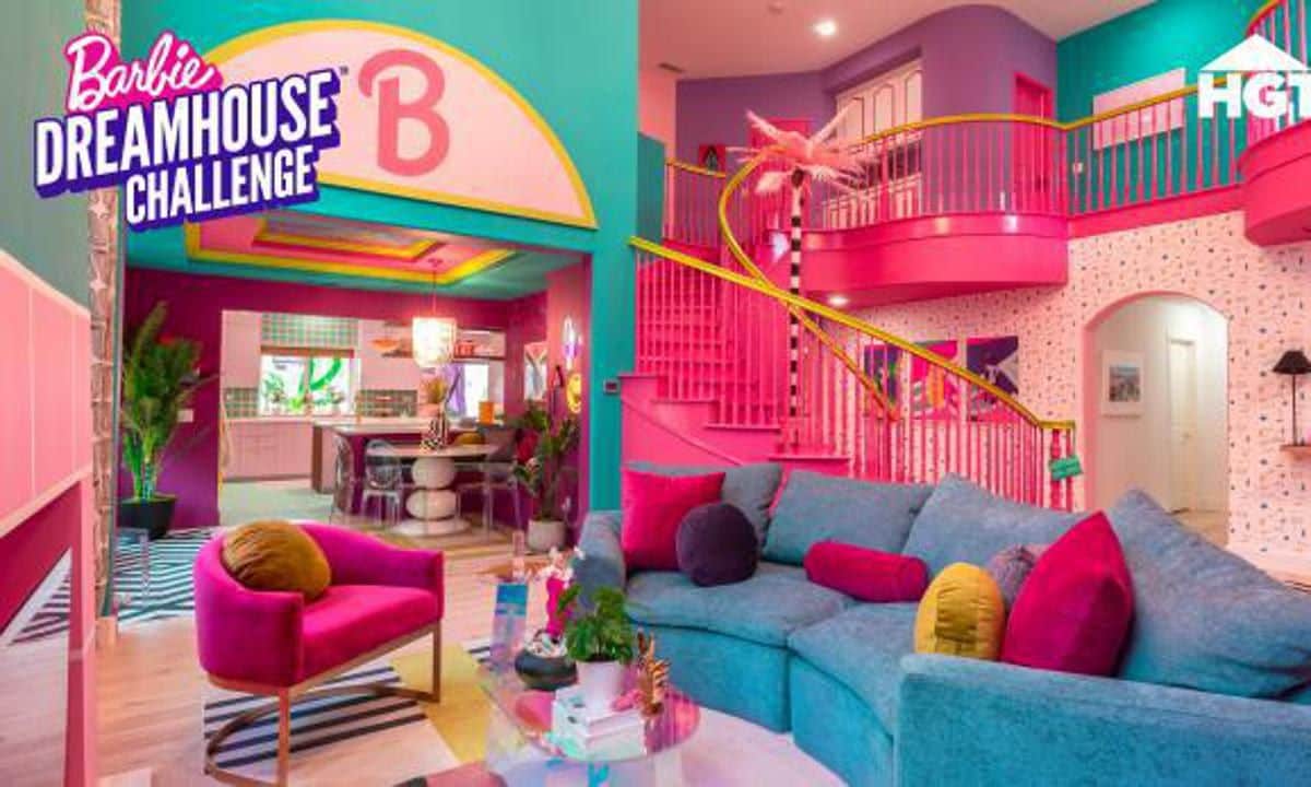 Egypt Sherrod and Mike Jackson's 1990s-themed Barbie living room