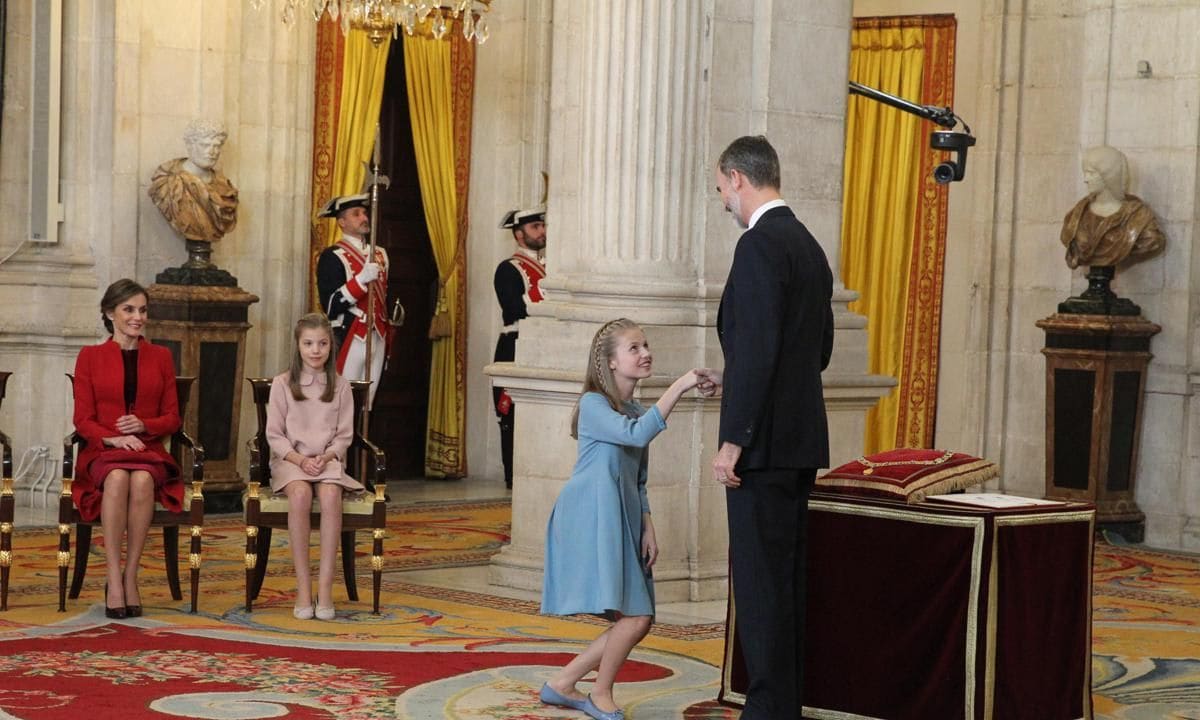 Princess Leonor was presented with the Order of the Golden Fleece on her father's 50th birthday.