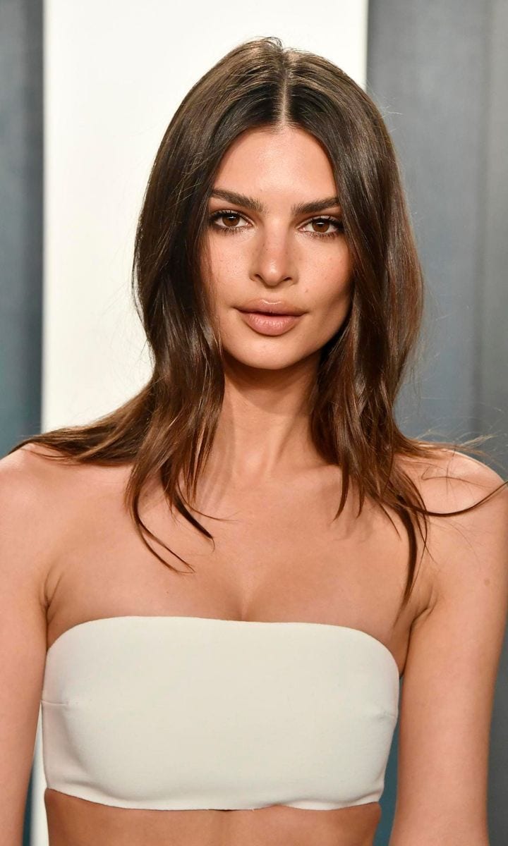 Model Emily Ratajkowski confessed that one of her beauty secrets is using two kinds of creams with retinol